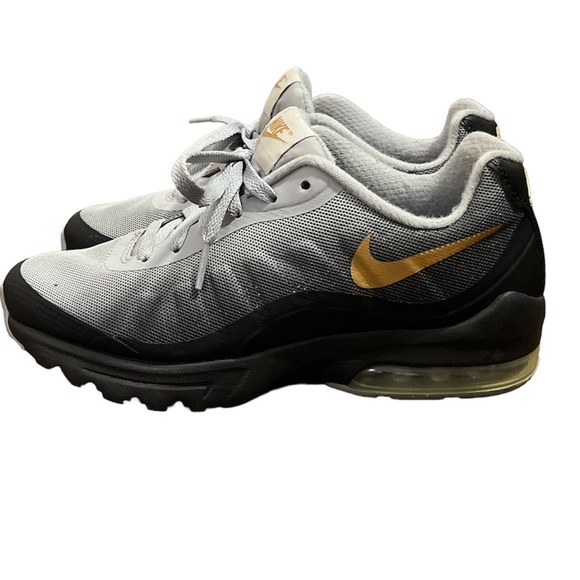 Nike Air Max Invigor Size 8 - Picture 1 of 11